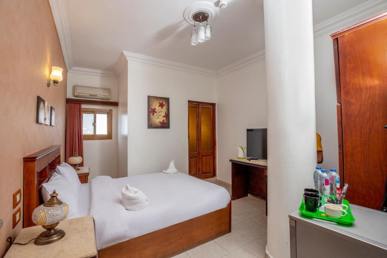 Pyramids Motel Kafrat al Jabal